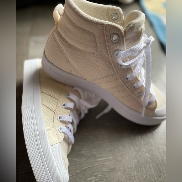 Adidas Canvas - Picture 10 of 16